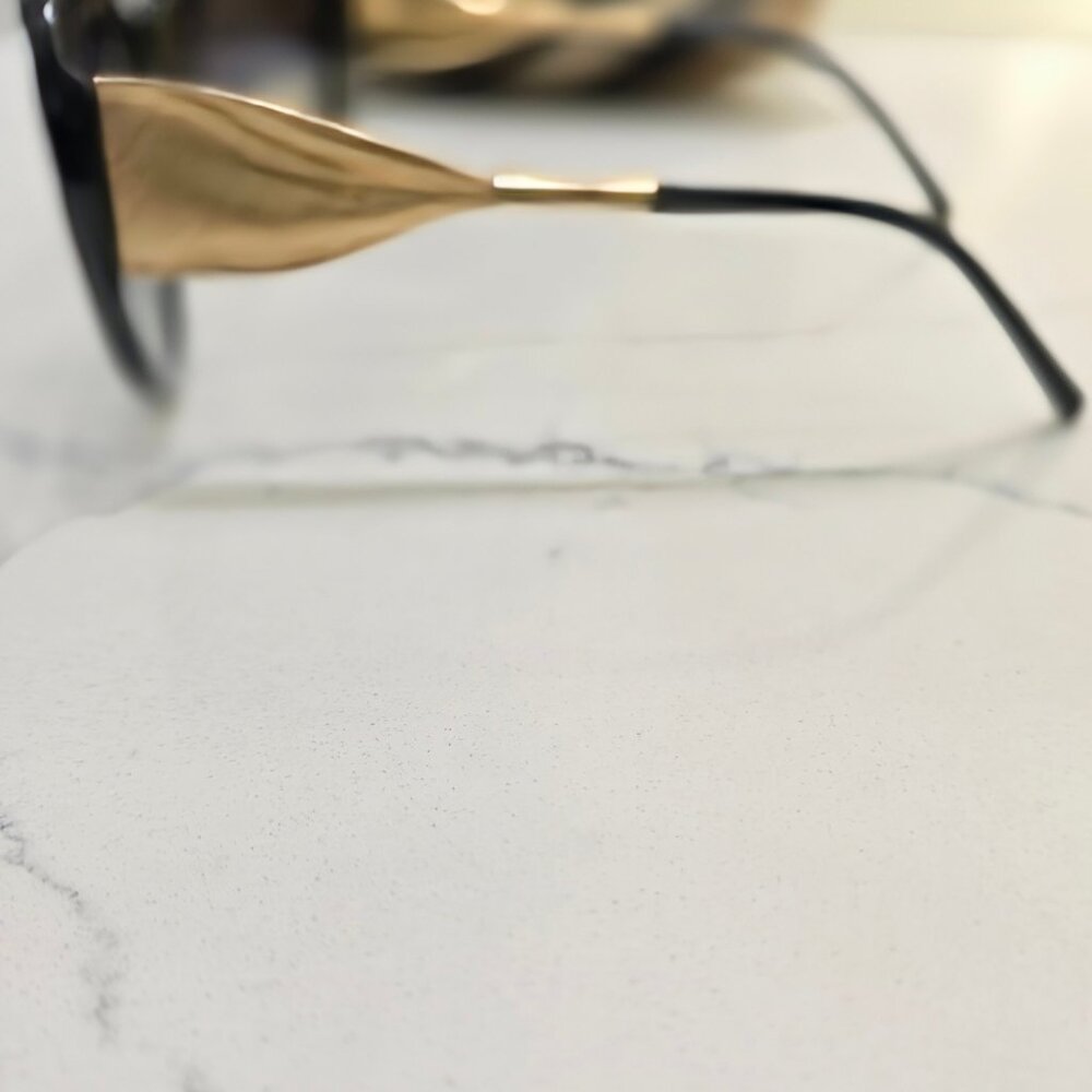 Burberry Oversized Sunglasses - Picture 10 of 15